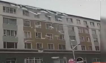 壯觀！樓房變冰雕瀑布