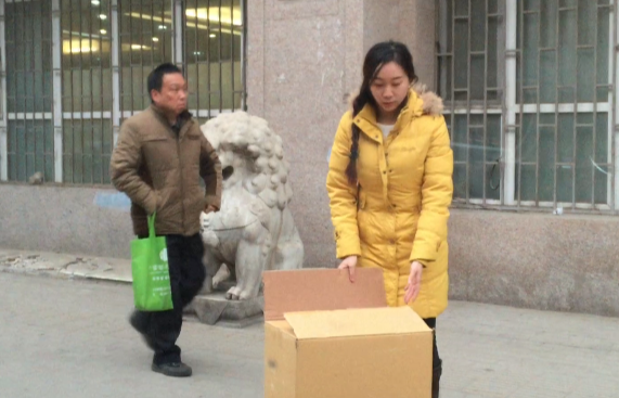 路遇行路艱難的人 你會(huì)出手嗎？