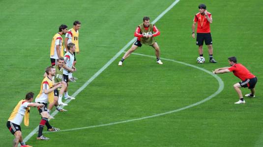 德國踩場(chǎng)熱身訓(xùn)練 全隊(duì)認(rèn)真?zhèn)鋺?zhàn)半決賽