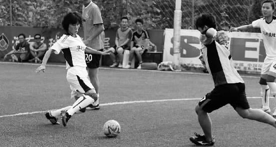 由中國女足曾經(jīng)的后防大將范運(yùn)杰領(lǐng)銜的運(yùn)之杰足球俱樂部，本場比賽可謂秀足高超腳法