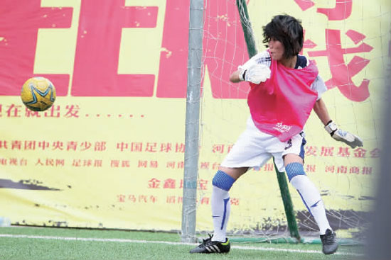 范運杰客串門將，才止住了本方連續(xù)丟球的頹勢