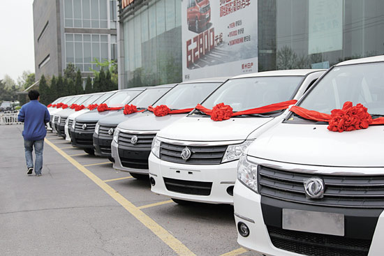 12輛為幸運(yùn)觀(guān)眾準(zhǔn)備的新車(chē)