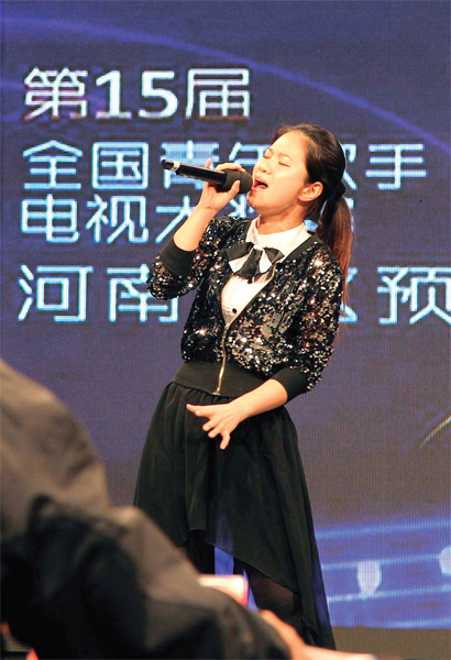 選手們演唱很賣力，要把最好的一面展現(xiàn)給評委