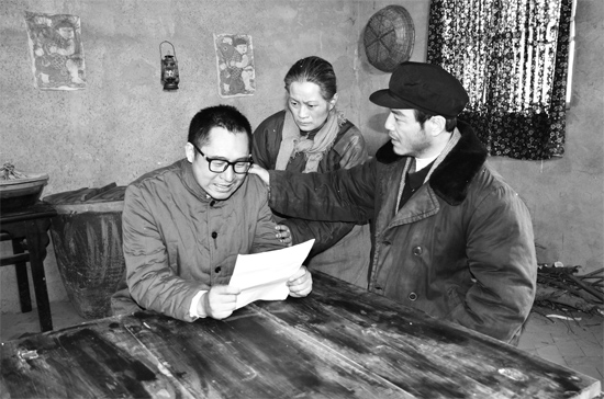 《焦裕祿》拍攝現(xiàn)場，演員穿著冬裝拍戲