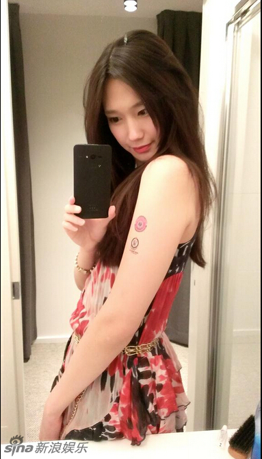 有顏有胸！日本變性美女性感迷人走紅網(wǎng)絡(luò)