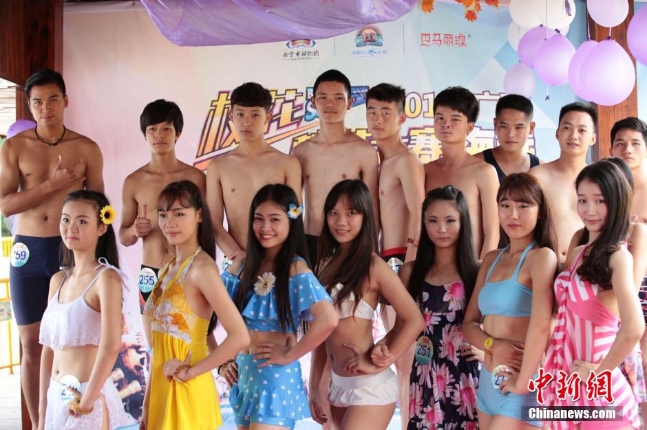 學(xué)生參加?；ㄐ２荽筚?美女穿比基尼秀身材