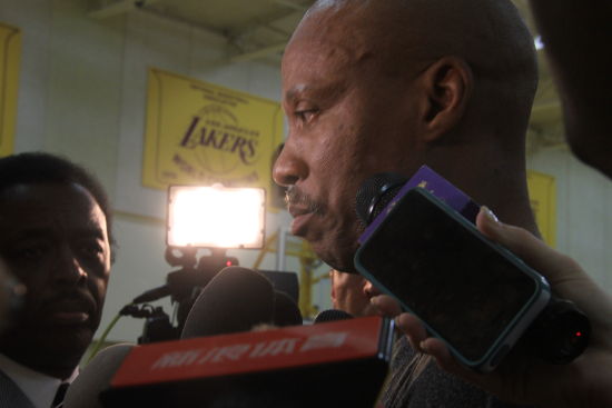 斯科特表示限制科比訓(xùn)練時間是為了讓他盡快恢復(fù)